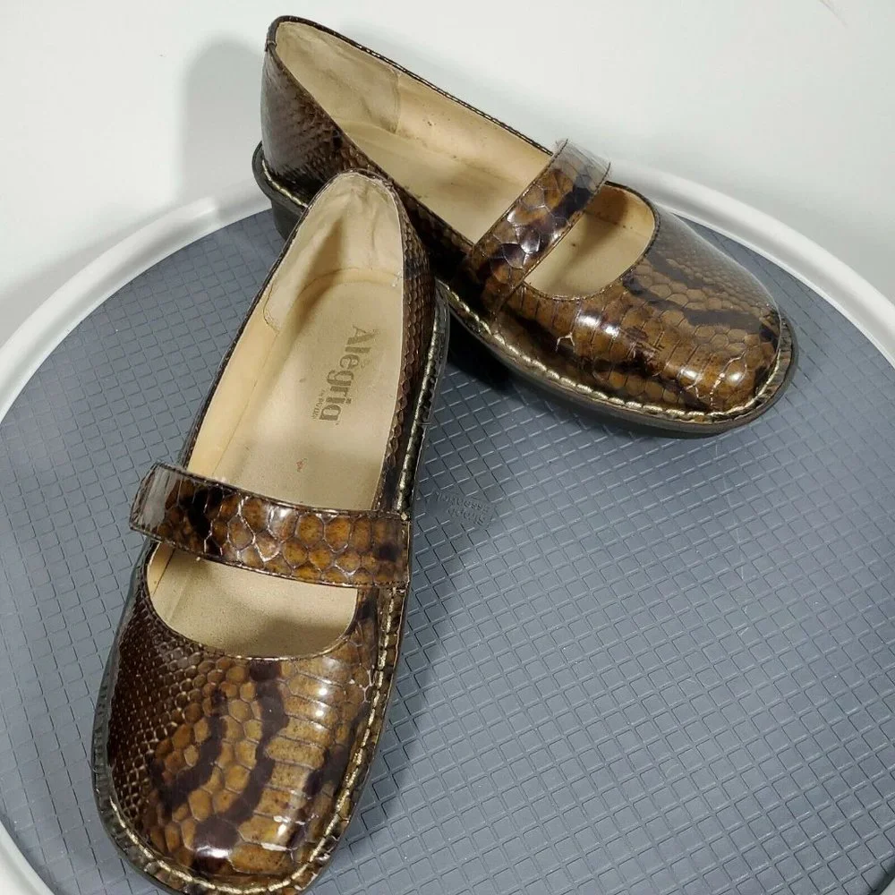 Alegria Women's Mary Jane Shoes Size 39/8.5 Brown Patent Leather Snakesk…